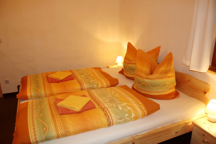 Schlafzimmer mit 3 Betten