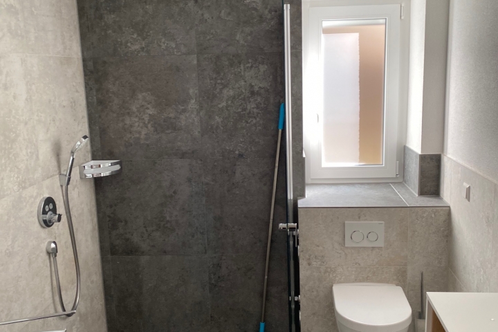 Bad mit Dusche + WC
