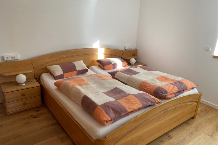 Schlafzimmer mit Bett