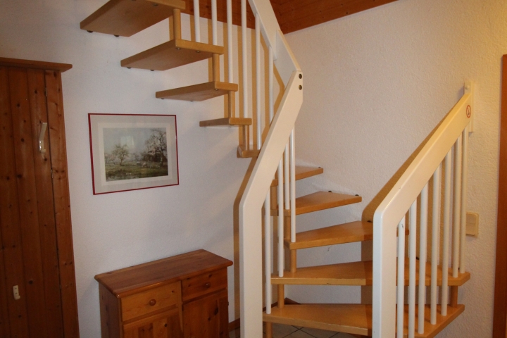 Treppe Flur von Untergeschoß ins Obergeschoß