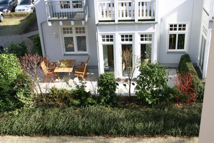 Blick vom Nachbarhaus auf die Terrasse