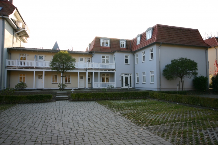 Hinterhof mit Parkplätzen