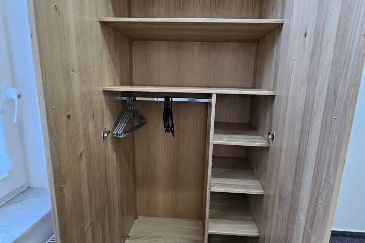 Schlafzimmer 2 (Kleiderschrank)