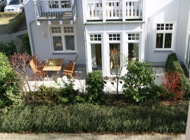 Blick vom Nachbarhaus auf die Terrasse