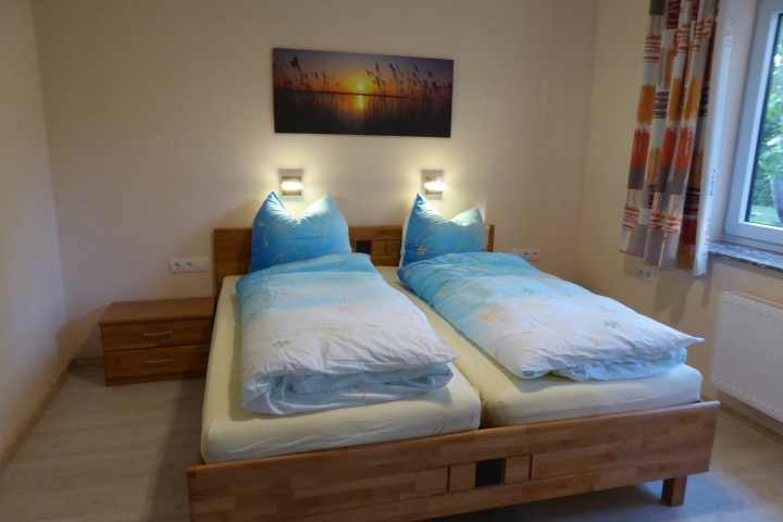 Schlafzimmer 1