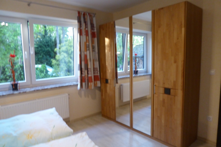 Schlafzimmer 1