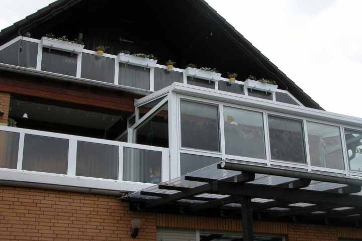 3 Zimmer Ferienwohnung in Wunstorf | Ferienwohnung im Dachgeschoss mit überdachtem Balkon
