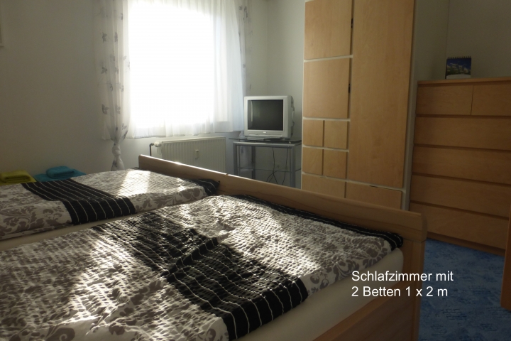 Schlafzimmer mit Doppelbett