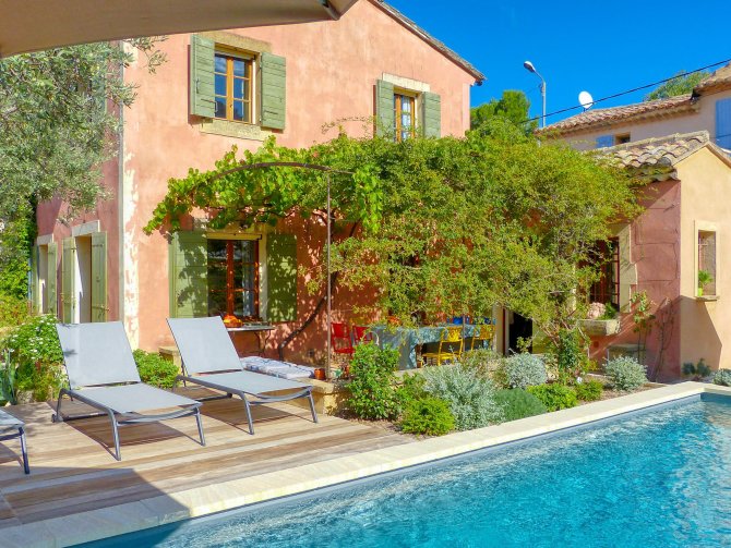 Ferienhaus mit Pool in Robion in der Provence