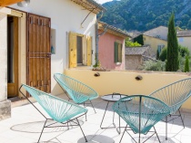 Teilsüberdachte Terrasse im Obergeschoss mit Zugang über das Schlafzimmer