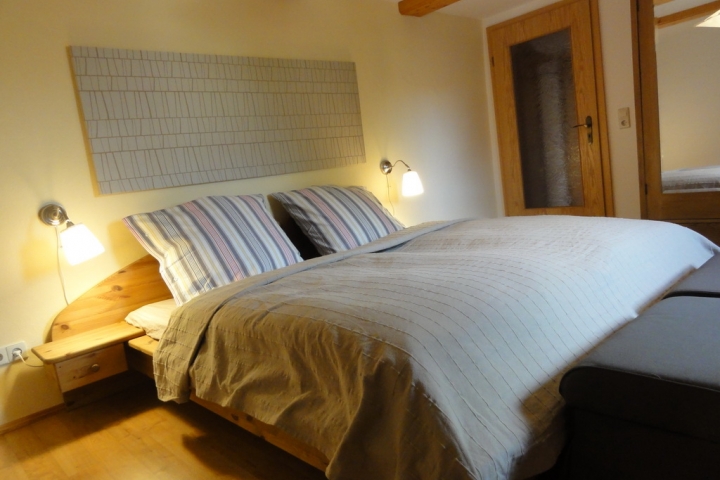 Schlafzimmer 1