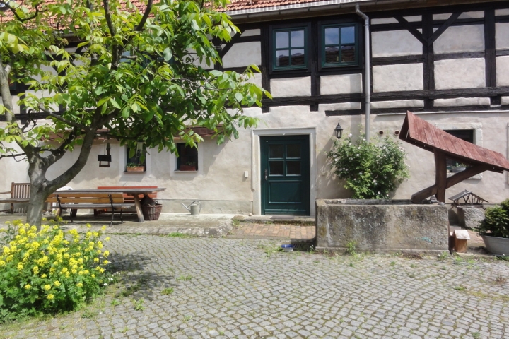 Sitz-und Grillplatz im Hof