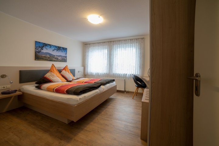 Schlafzimmer 1
