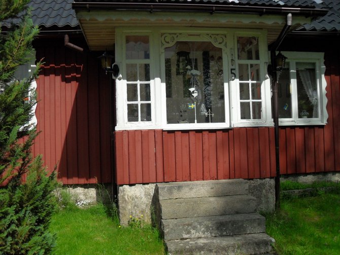 Typisch alter schwedischer Eingang des Hauses