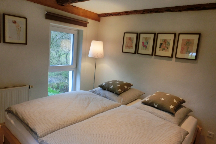 Schlafzimmer mit Doppelbett