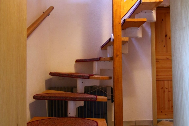 Treppe zu den Schlafräumen