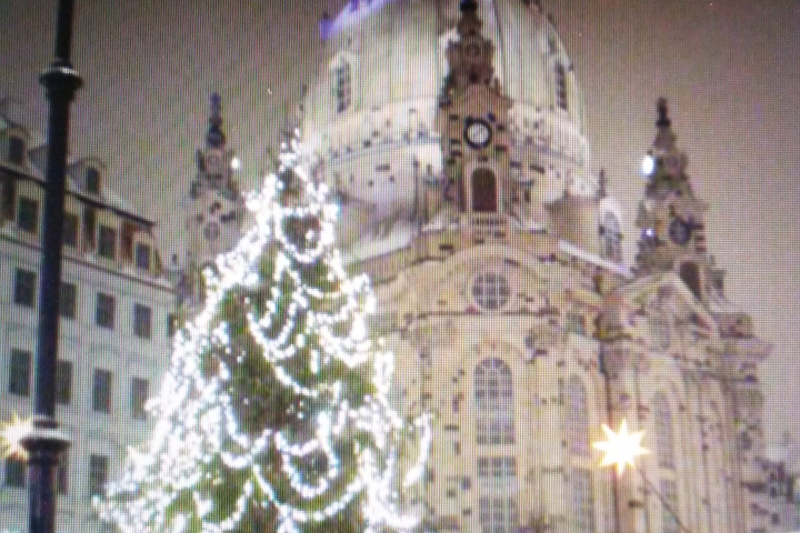 Romantischer Weihnachtsmarkt an der Frauenkirche Dresden