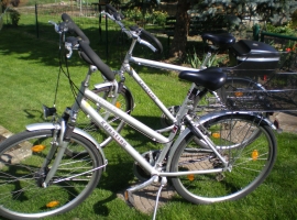 2 Fahrräder zum ausleihen. 