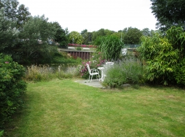 Garten mit Sitzplatz am Tief