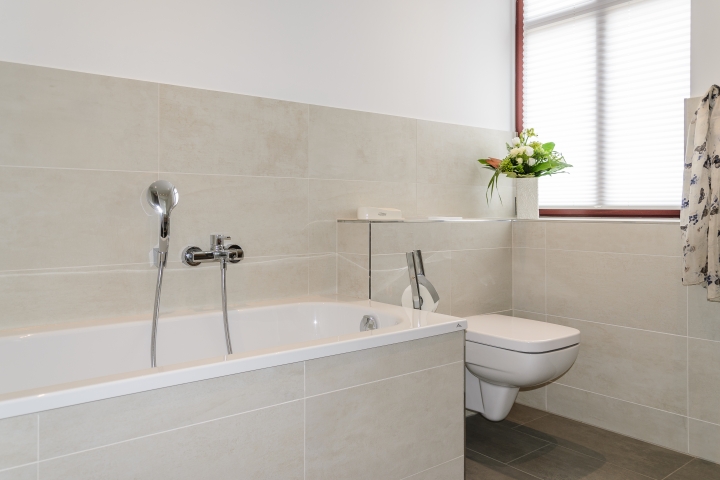 Badewanne und WC