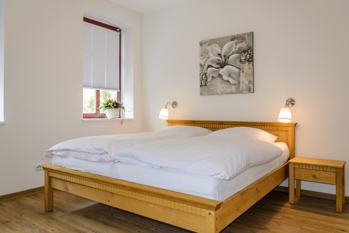 Doppelbett im Schlafzimmer