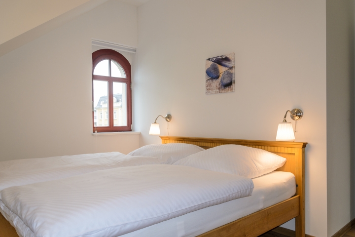 Doppelbett im Schlafzimmer