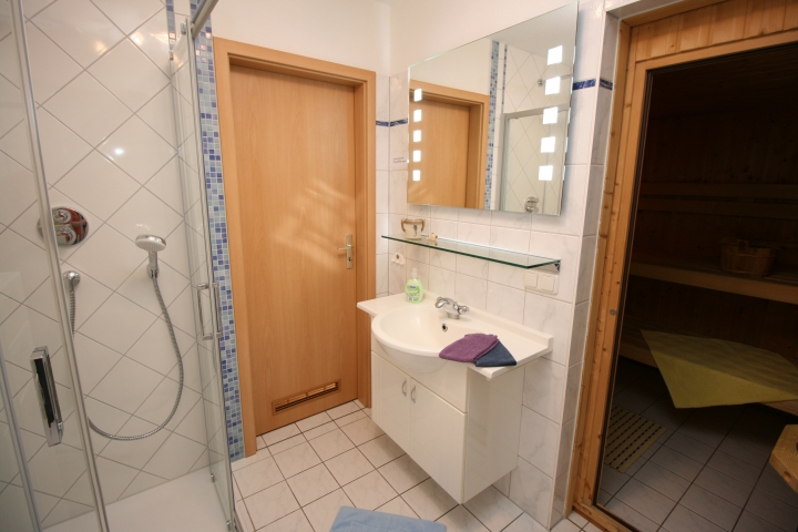 Bad OG ... mit Zugang zur Sauna