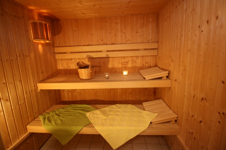 eigene Sauna .. neben dem Bad im OG