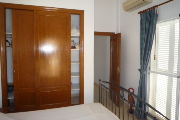 gr. Schrank im weiterem Schlafzimmer