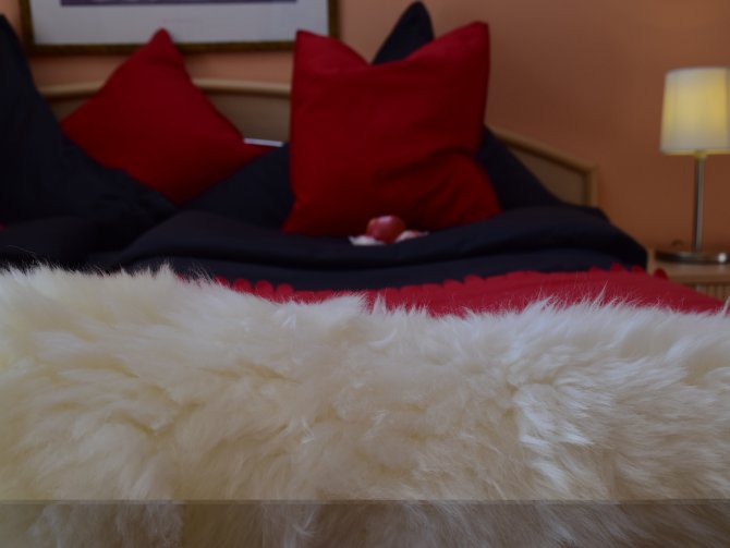 Ferienwohnung Zugspitze - gemütliches Doppelbett zum Kuscheln und Relaxen