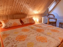 Schlafzimmer mit Doppelbett