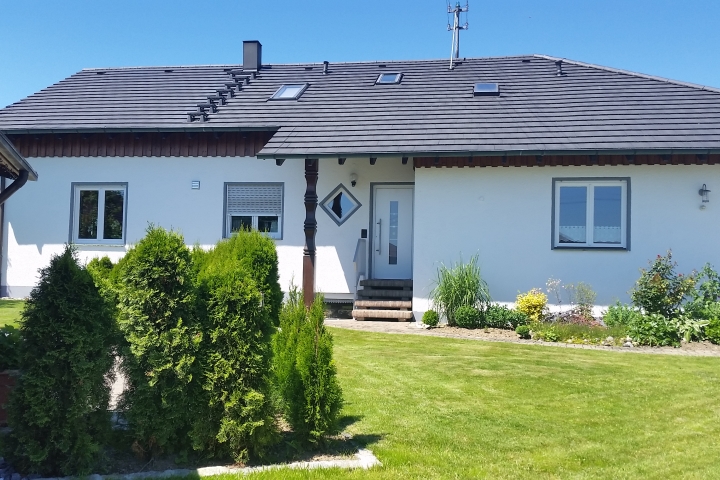 Ostseite mit Eingang zur Ferienwohnung