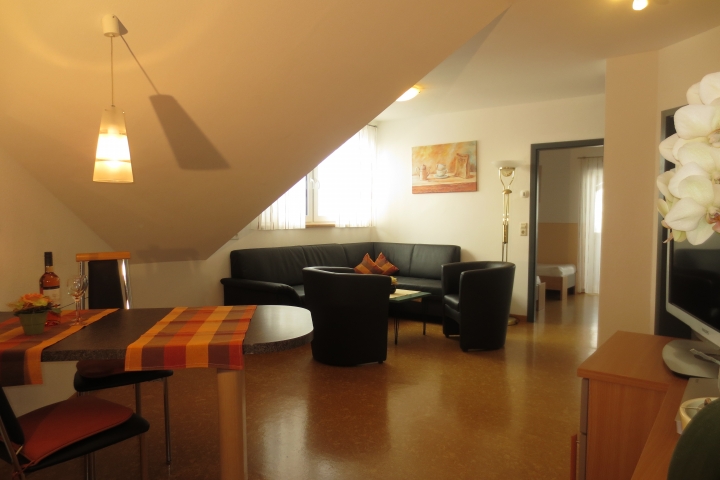 Wohnung (2 Typ B) Sitzgruppe Richtung Kinderzimmer
