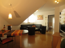 Wohnung (2 Typ B) Sitzgruppe Richtung Kinderzimmer
