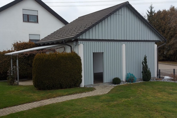 Carport mit angebauter Weinlaube zum Relaxen