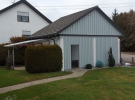 Carport mit angebauter Weinlaube zum Relaxen