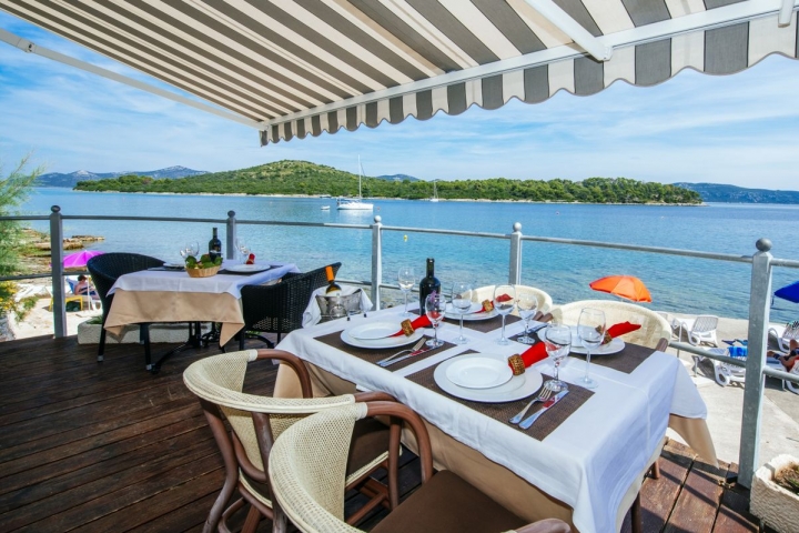 Die Außenterrasse vom Konoba Restaurant Baroni