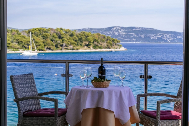 DZ mit super Meerblick aufs Meer und auf die Insel Knezak von einem Zimmer der Pension Villa Baroni