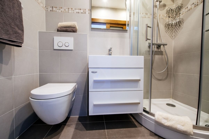 Eines der Badezimmer in der Pension Villa Baroni auf der Insel Iz in Mali Iz direkt am Meer, der Adria