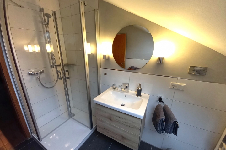 Erstes Badezimmer