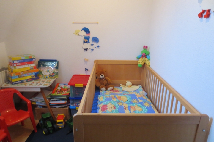 Kinderzimmer
mit Kinderbett
