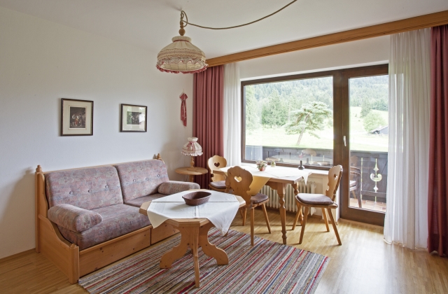 Ferienwohnungen Farchanter Alm &middot; App 24