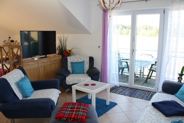 Ferienwohnungen Neumanns Gästewohnung | Wohnbereich mit Balkon SW-Lage mit Blick auf Feld und Wald