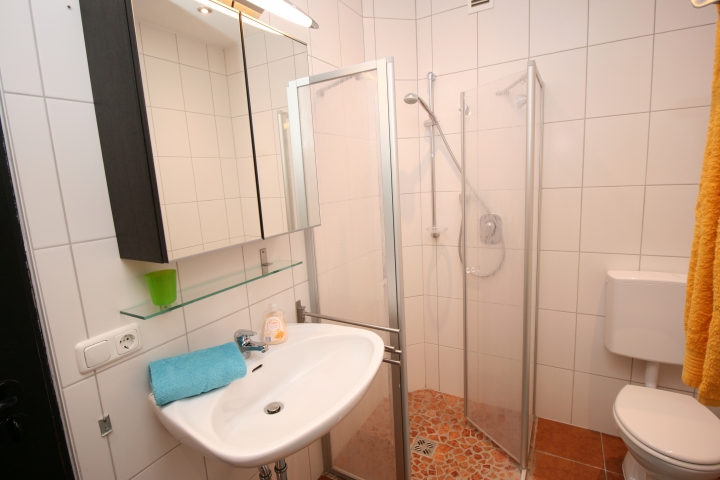 Bad mit bodenebener Dusche
