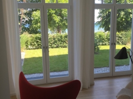 Blick aus der Wohnung auf die blaue Ostsee