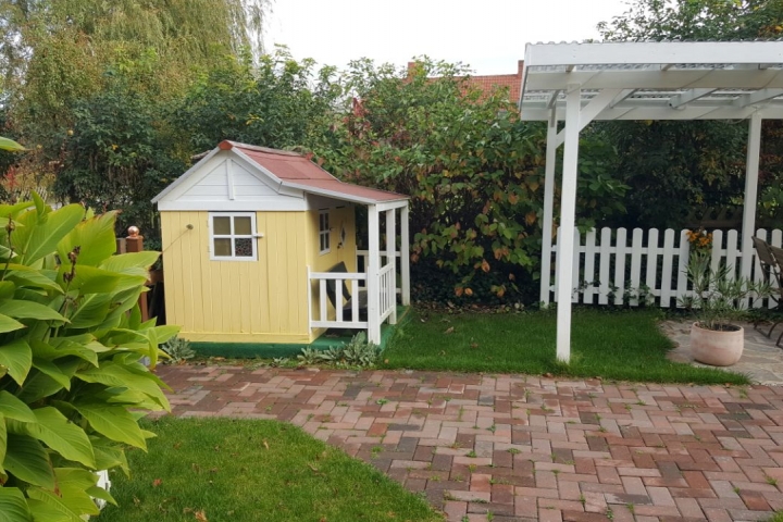 Spielgarten mit Grillecke
