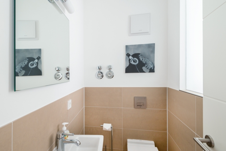 Weiteres, separates WC der Ferienwohnung 13