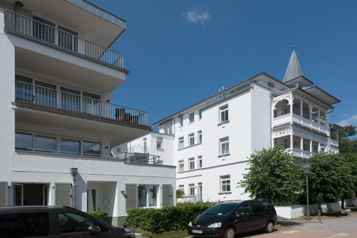 Seitliche Ansicht Strandhaus und Villa Seeblick
