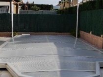 Pool mit automatischer Abdeckung