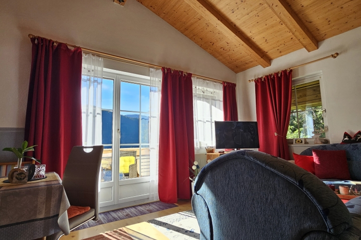 Ausblick Südbalkon mit Sitzecke offenes Giebeldach